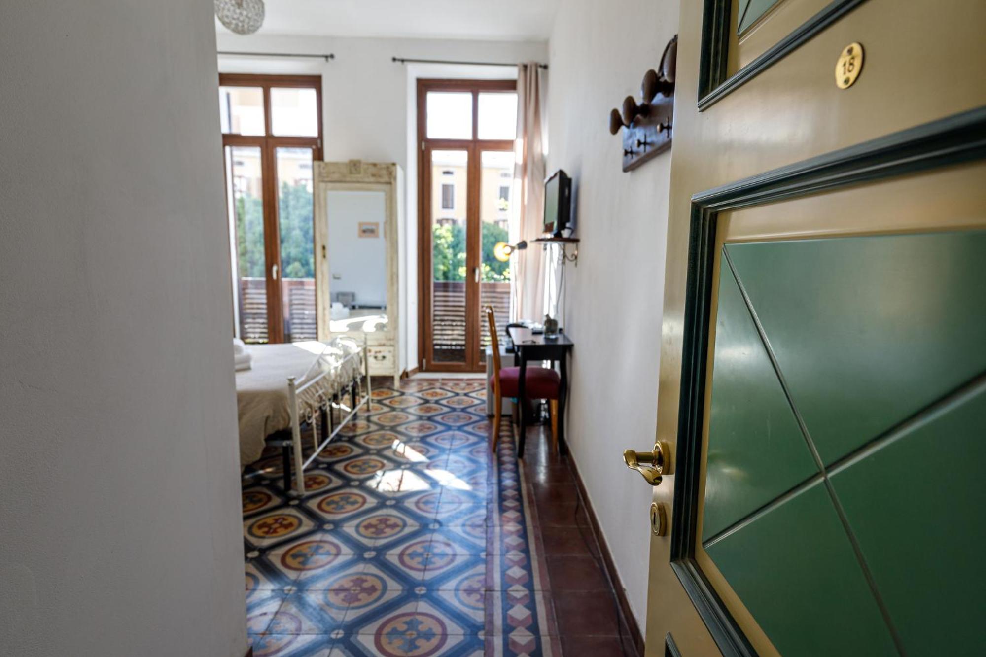 Onlyrooms III - Recommended For Under 30S Cagliari Luaran gambar