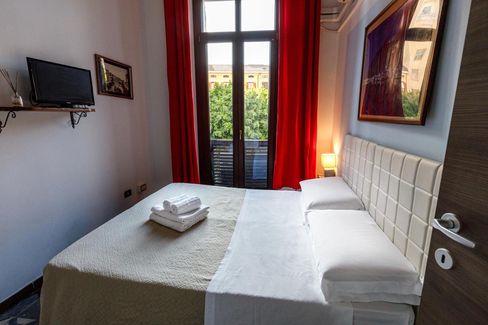 Onlyrooms III - Recommended For Under 30S Cagliari Bilik gambar